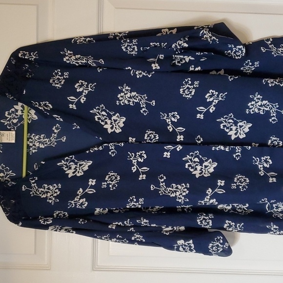 Terra & Sky Tops - Terra & Sky navy and white floral Hi-lo tunic top Size (0X) 14W 3/4 sleeve